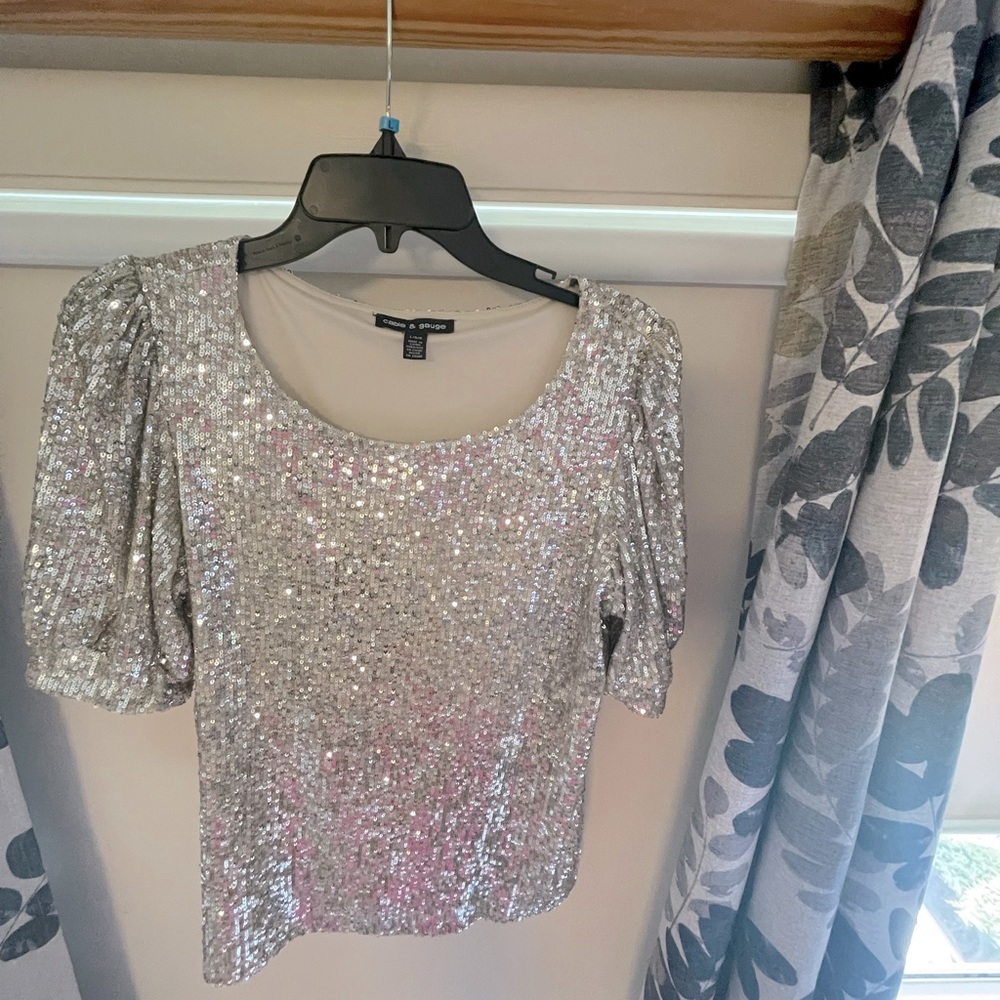 Cable and Gauge Metallic Top